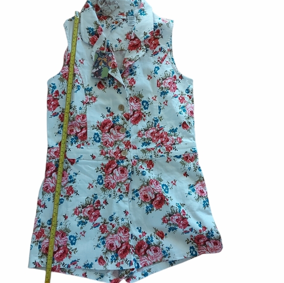 Miss Me Floral sleeveless butron front romper XS - Picture 5 of 8